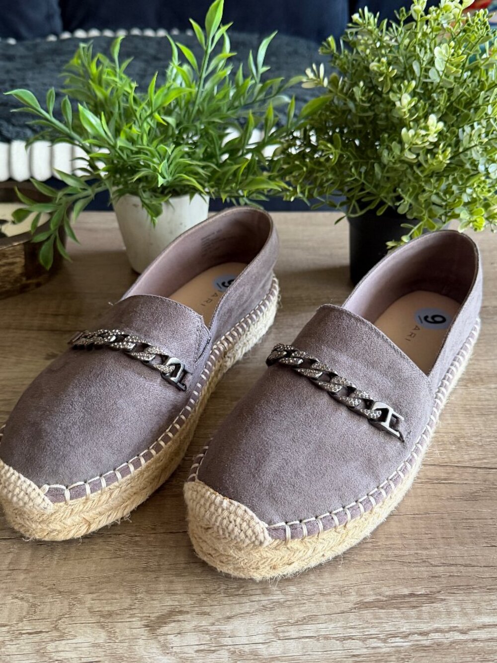 Tahari suede espadrilles – size 9.5